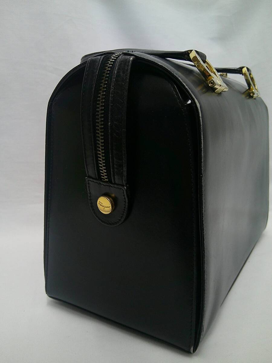 ☆中古品☆ Salvatore Ferragamo フェラガモ ガンチーニ レザー ミニ ボストンバッグ 黒 ブラック KNK549H_画像3