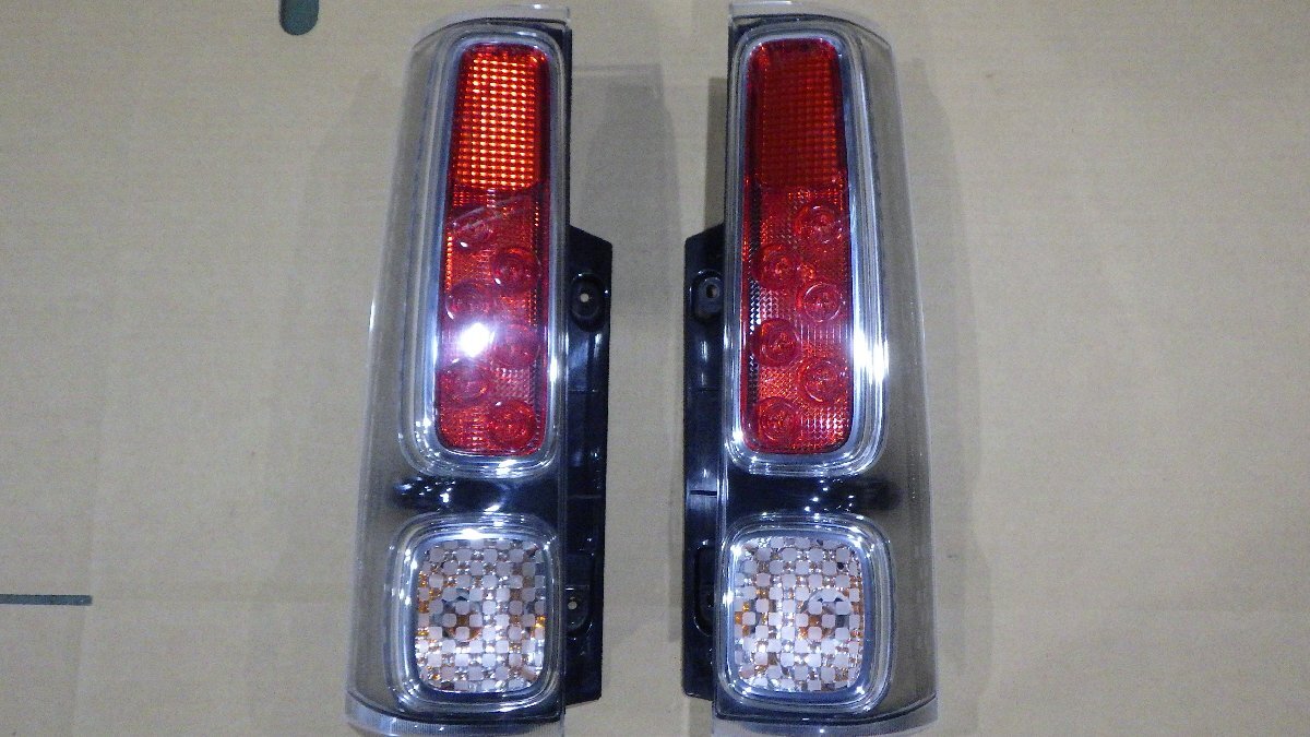 売り切り！！スペーシア　MK53S　左右テールランプセット！　テールライト　コイト　koito 220-5938_画像1