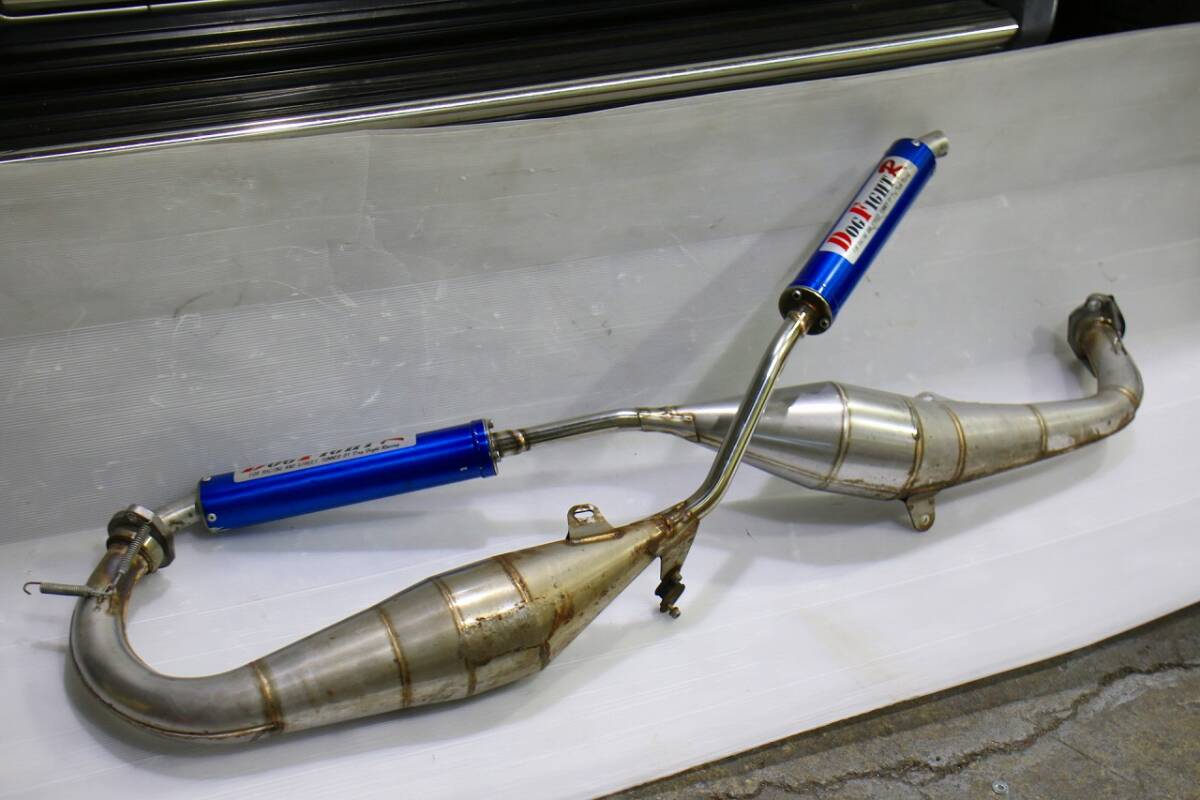 NSR250R MC21から取り外し ドッグファイトチャンバー 美品 転倒キズなし MC18MC21MC28_画像1