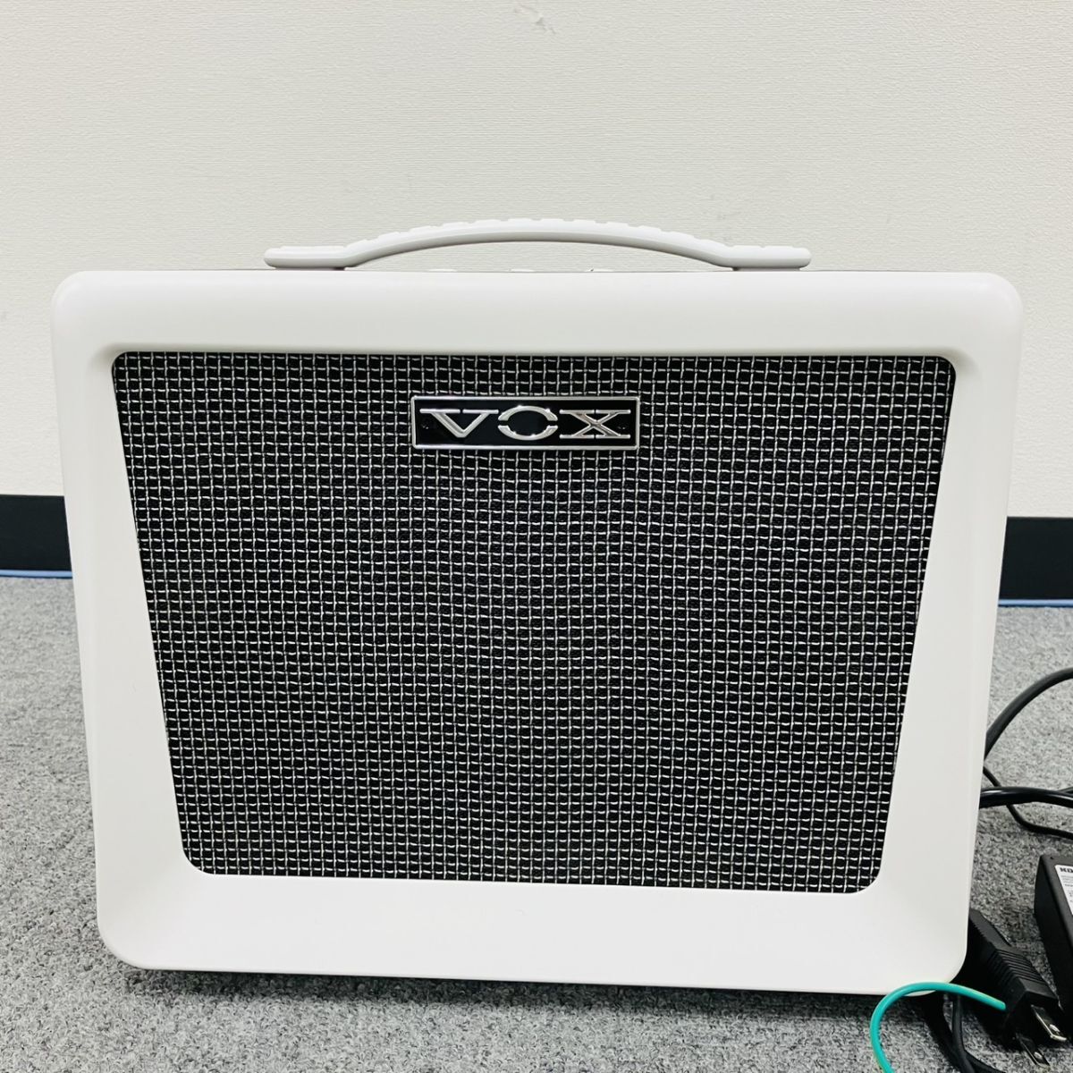 T240-Z23-68 VOX VX50-KB キーボードアンプ アダプター付属 Nutube搭載 真空管ポータブル・キーボード・アンプ 通電確認済み アンプ SA_画像2