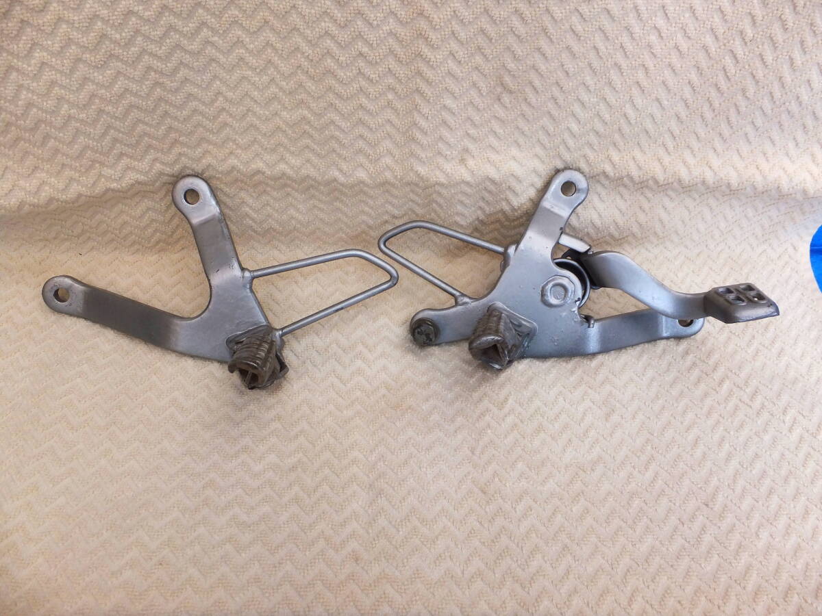 ヤマハ ＹＳＲ５０ ２ＡＬ-０１５７・・ より取外し ステップ左右 ブレーキペダル付属　長期保管中古現状部品_画像1