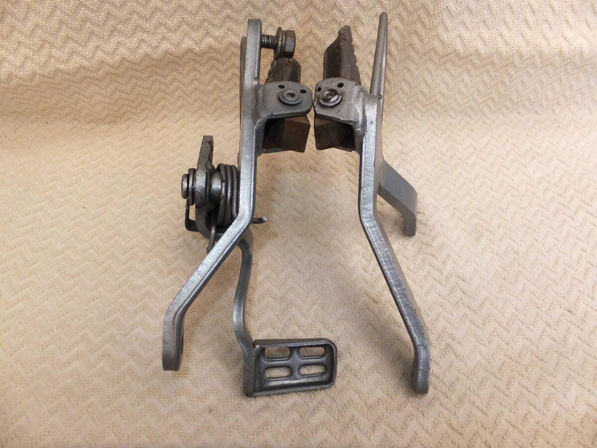 ヤマハ ＹＳＲ５０ ２ＡＬ-０１５７・・ より取外し ステップ左右 ブレーキペダル付属　長期保管中古現状部品_画像6