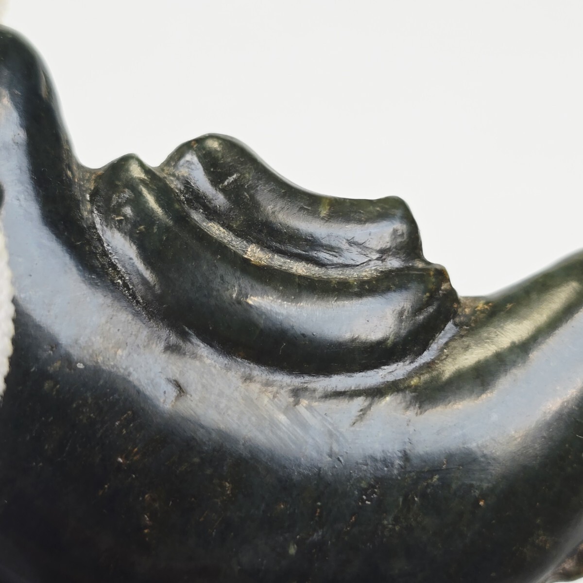 收集品 縄文、弥生、古墳、須恵器、緑の濃い 透明感質感良い 墨翠 碧玉 子持勾玉_画像6