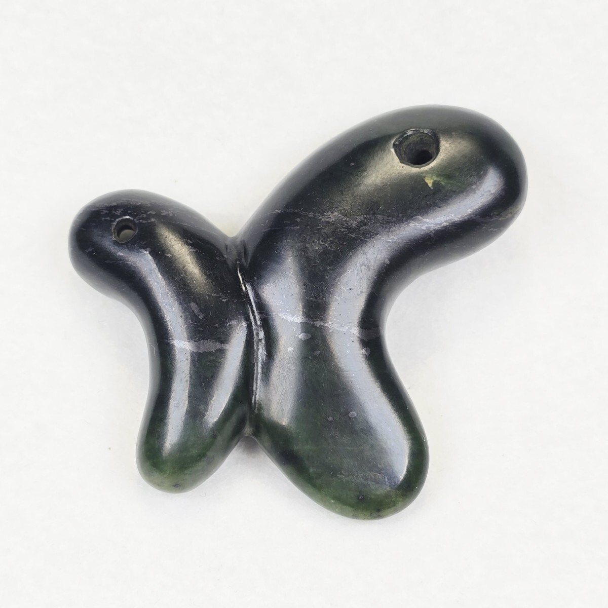 收集品 縄文、弥生、古墳、須恵器、緑の濃い 透明感質感良い 翡翠 碧玉 双子勾玉_画像3