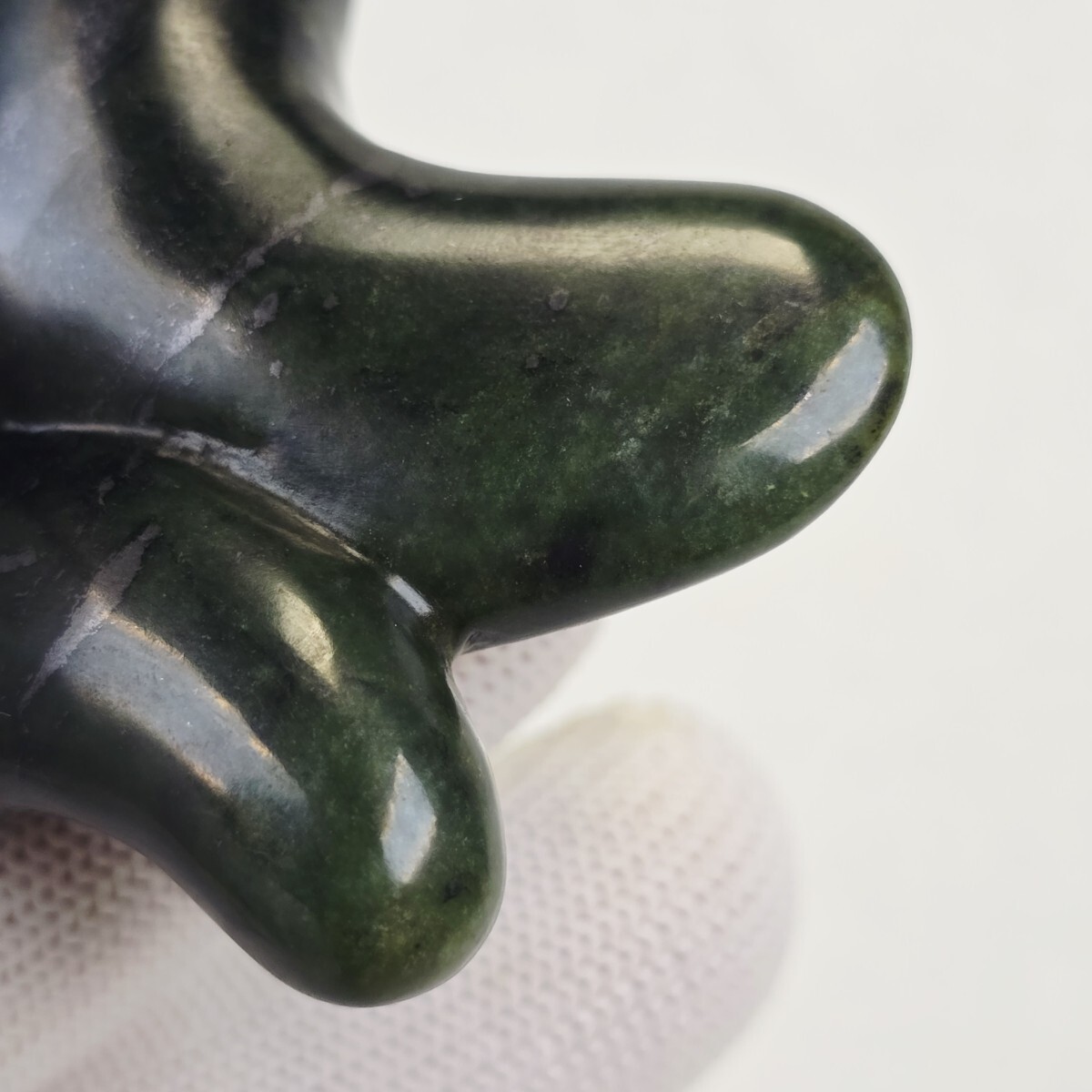收集品 縄文、弥生、古墳、須恵器、緑の濃い 透明感質感良い 翡翠 碧玉 双子勾玉_画像5