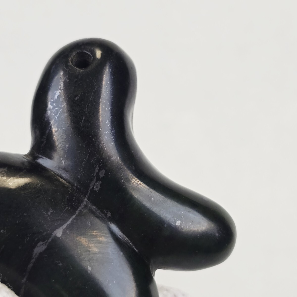 收集品 縄文、弥生、古墳、須恵器、緑の濃い 透明感質感良い 翡翠 碧玉 双子勾玉_画像7