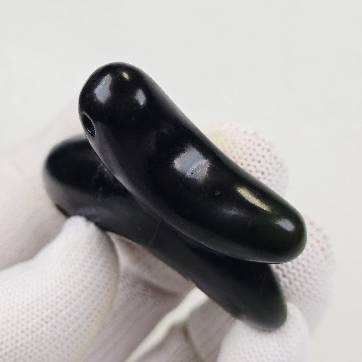 收集品 縄文、弥生、古墳、須恵器、緑の濃い 透明感質感良い 翡翠 碧玉 双子勾玉_画像8