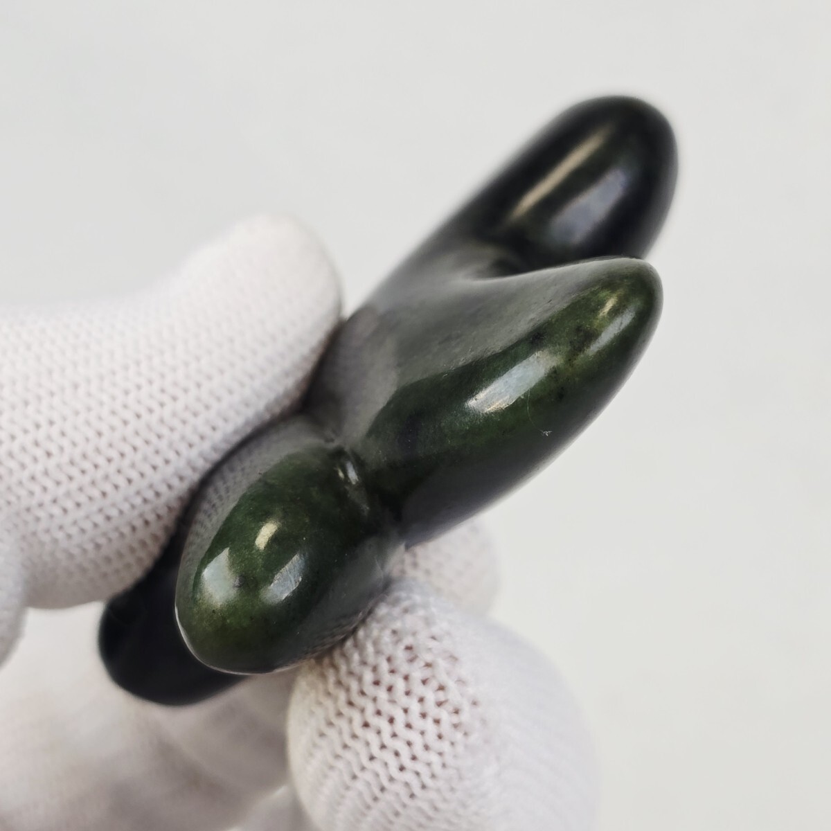 收集品 縄文、弥生、古墳、須恵器、緑の濃い 透明感質感良い 翡翠 碧玉 双子勾玉_画像10
