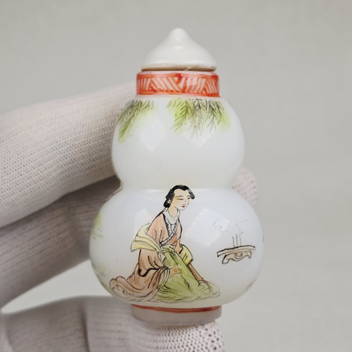 古美術 本物瑠璃 手絵 仕女嬰戯図 瓢箪形 鼻煙壺 薬瓶 清乾隆在銘 激安_画像6