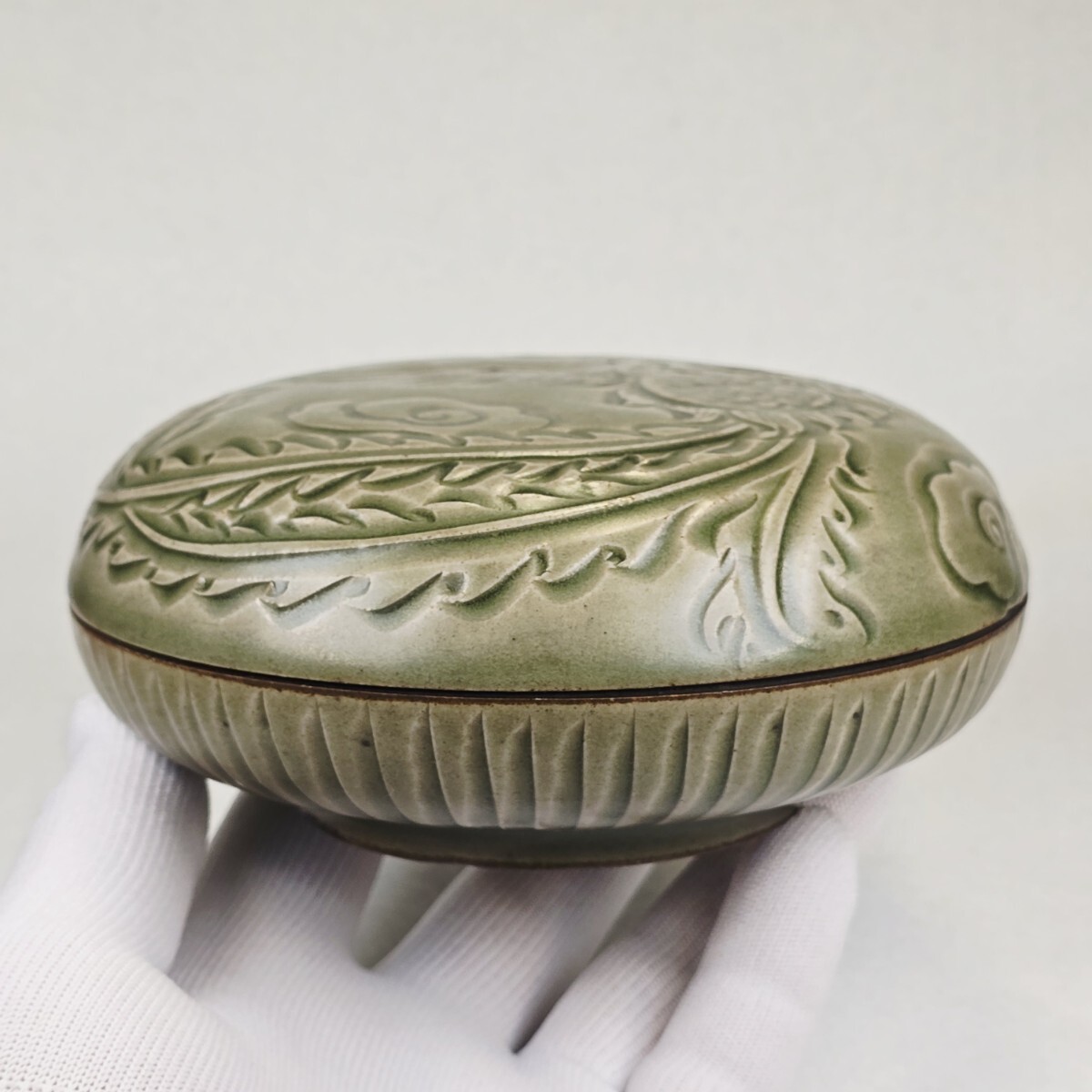 美品 中国古磁 耀州窯 青磁 釉下彫鳳紋 大捧合 大香合 茶菓合 希少_画像4