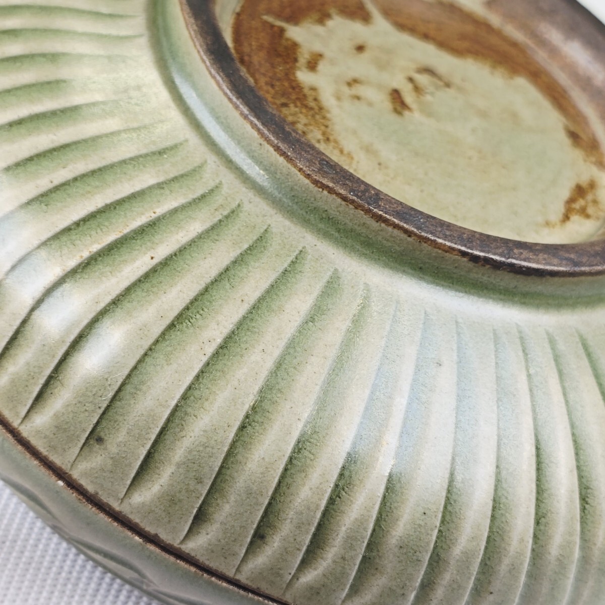 美品 中国古磁 耀州窯 青磁 釉下彫鳳紋 大捧合 大香合 茶菓合 希少_画像8