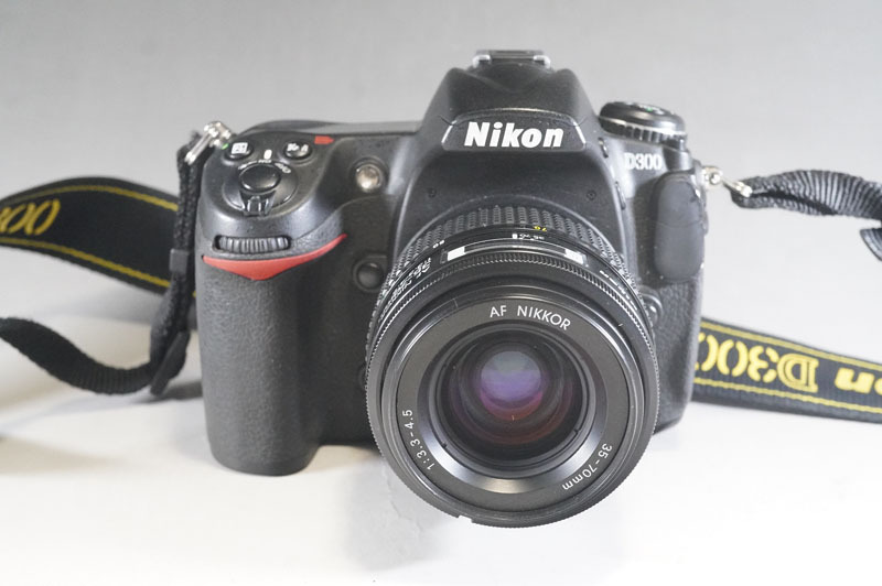 1円~【L804】Nikon/ニコン　D300　/AF　NIKKOR　70-210mm　1:4-5.6　/AF　NIKKOR　35-70mm　1:3.3-4.5　デジタル一眼レフカメラ_画像2