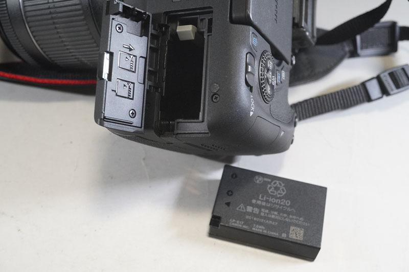 1円~【L819】Canon キャノン EOS 8000D デジタル一眼レフ /EF-S 18-55mm 1:3.5-5.6 /EF-S 55-250mm 1:4-5.6 バッテリー・充電器・取説付_画像6