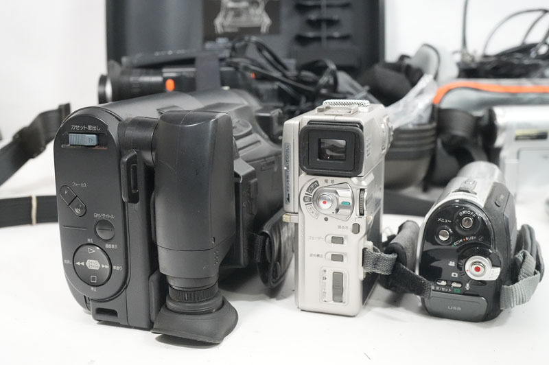 1円~【L924】ビデオカメラまとめ　SONY/DCR-TRV33/DCR-PC1　Victor/GR-LT91　HITACHI/VM-E120 など　ケース付あり　部品取り　現状品_画像3