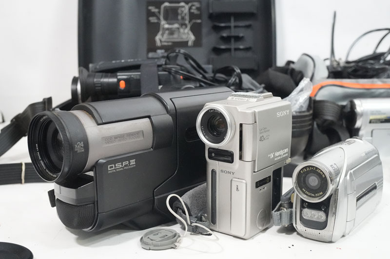 1円~【L924】ビデオカメラまとめ　SONY/DCR-TRV33/DCR-PC1　Victor/GR-LT91　HITACHI/VM-E120 など　ケース付あり　部品取り　現状品_画像2