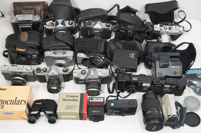 1円~【L923】カメラ等大量まとめ 12kg以上 キャノン/ニコン/ヤシカ/マミヤ 一眼レフ 中判 コンパクトカメラ スピードライト レンズ 双眼鏡_画像1
