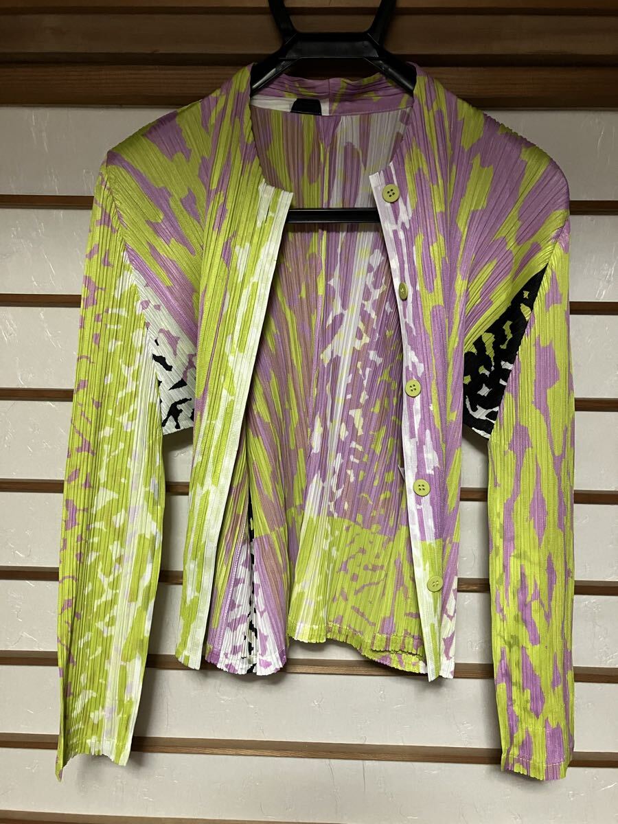 PLEATS PLEASE プリーツプリーズ ☆ イッセイミヤケ ISSEY MIYAKE ☆ 個性的 上着 前ボタンに特徴 トップス　未使用に近い_画像1