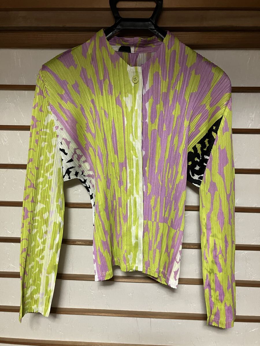 PLEATS PLEASE プリーツプリーズ ☆ イッセイミヤケ ISSEY MIYAKE ☆ 個性的 上着 前ボタンに特徴 トップス　未使用に近い_画像3