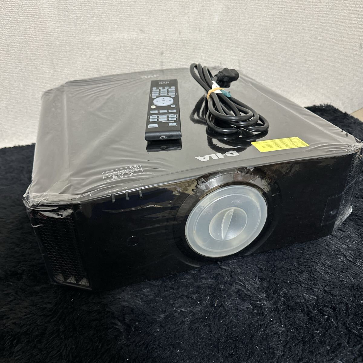 高級 JVC D-ILA PROJECTOR DLA-X590R-BJ プロジェクター 4K/HDR対応 電源 リモコン付き ジェーブイシー ホームシアター_画像1