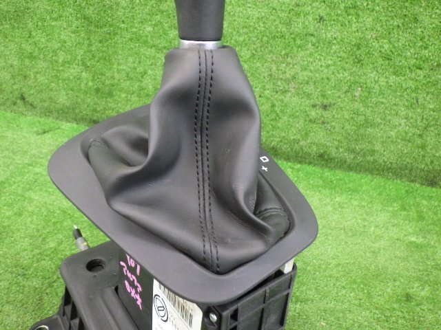 # H24年 アルファロメオ ジュリエッタ ABA-94014 シフトレバー 111192163 64,853km シフト ノブ ブーツ AT オートマ [ZNo:07006360]_画像4