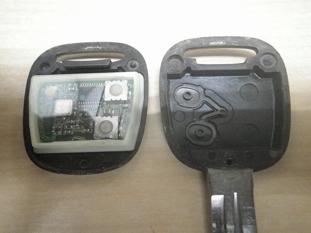 # 送料無料!! ダイハツ純正 H15年 MAX マックス L950S L960S キーレスキー 2ボタン リモコン 鍵 茶色ボタン 動作確認済 [ZNo:07025034]_画像8