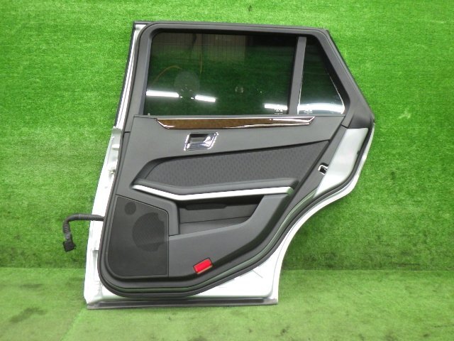 # 即決あり H22年 ベンツ Eクラス S212 E250 OGI DBA-212247C 右 リアドア シルバー 775 ※個人宅不可(福山通運支店止め)[ZNo:05031325]_画像8