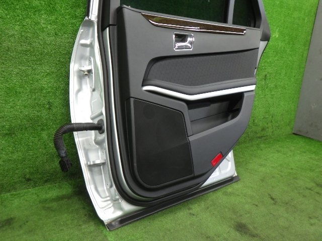 # 即決あり H22年 ベンツ Eクラス S212 E250 OGI DBA-212247C 右 リアドア シルバー 775 ※個人宅不可(福山通運支店止め)[ZNo:05031325]_画像9