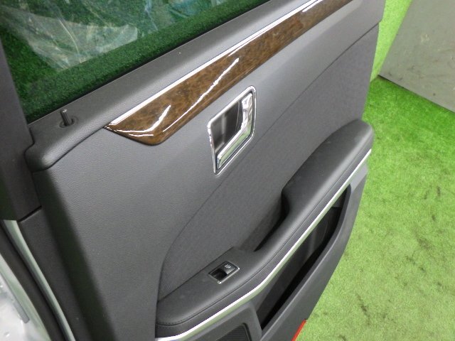 # 即決あり H22年 ベンツ Eクラス S212 E250 OGI DBA-212247C 右 リアドア シルバー 775 ※個人宅不可(福山通運支店止め)[ZNo:05031325]_画像10