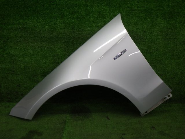 # 目立つ傷無 H22年 ベンツ Eクラス S212 E250 212247C 左 フロント フェンダー シルバー 775 ※個人宅不可(福山通運支店止め)[05031321]_画像2
