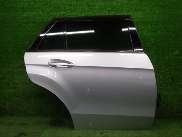 # 即決あり H22年 ベンツ Eクラス S212 E250 OGI DBA-212247C 右 リアドア シルバー 775 ※個人宅不可(福山通運支店止め)[ZNo:05031325]_画像1