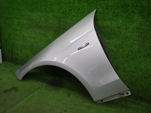 # 目立つ傷無 H22年 ベンツ Eクラス S212 E250 212247C 左 フロント フェンダー シルバー 775 ※個人宅不可(福山通運支店止め)[05031321]_画像4