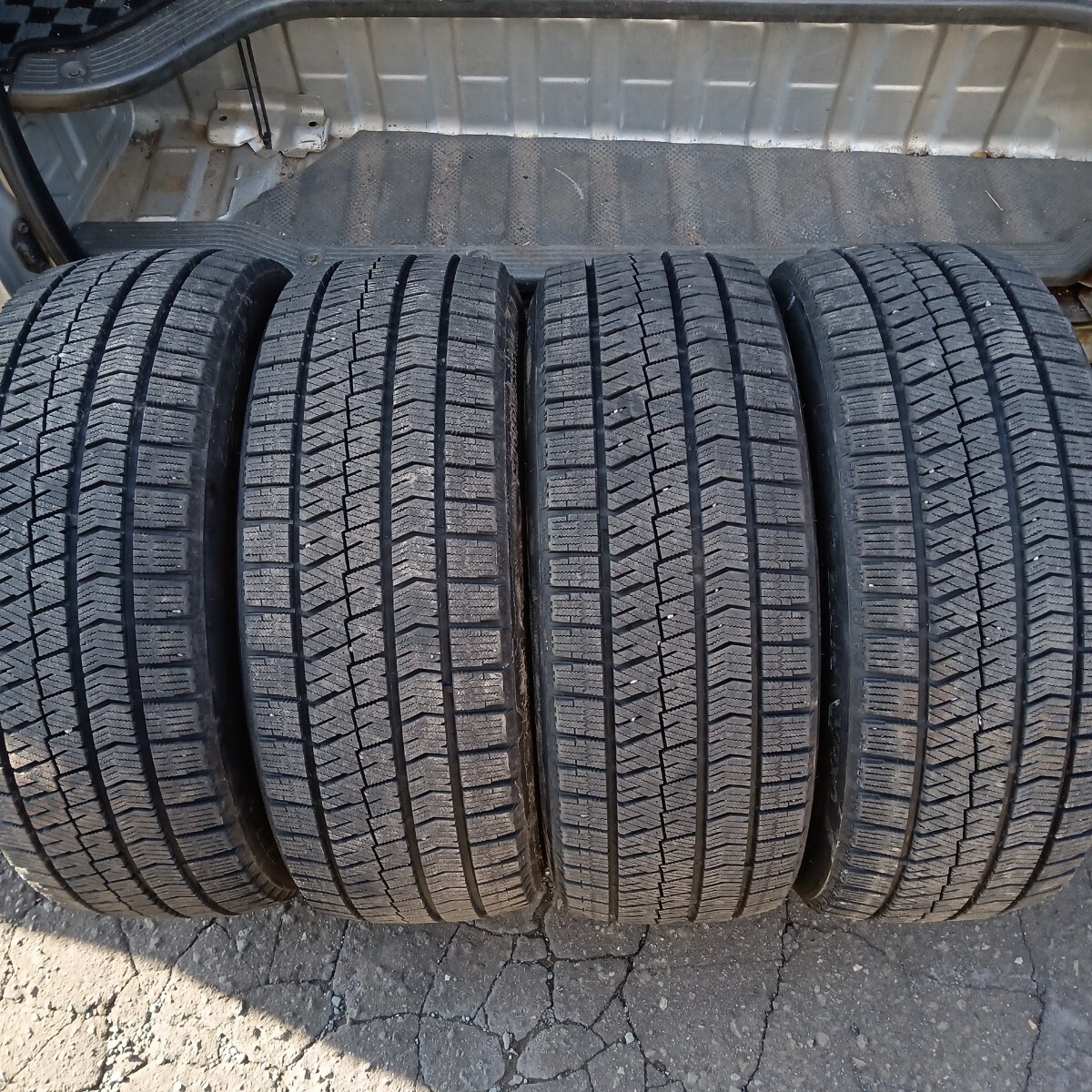 バリ山 225/45R18 ブリヂストン VRX2 4本_画像1