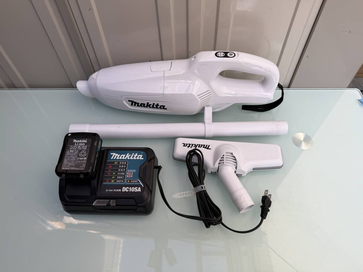 makita マキタ 充電式クリーナ CL107FD （バッテリー・充電器付き）】動作確認品 _画像1