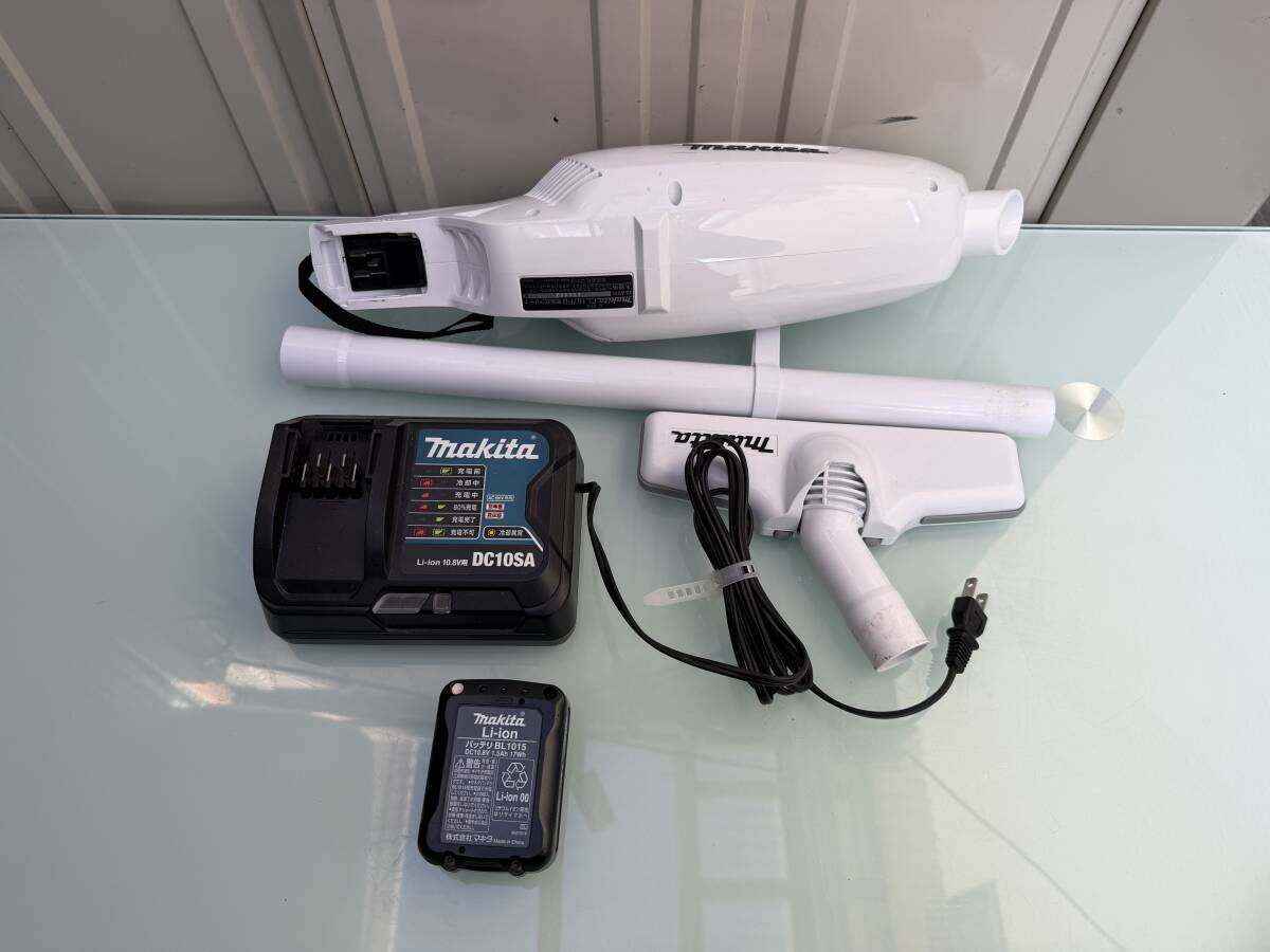 makita マキタ 充電式クリーナ CL107FD （バッテリー・充電器付き）】動作確認品 _画像3