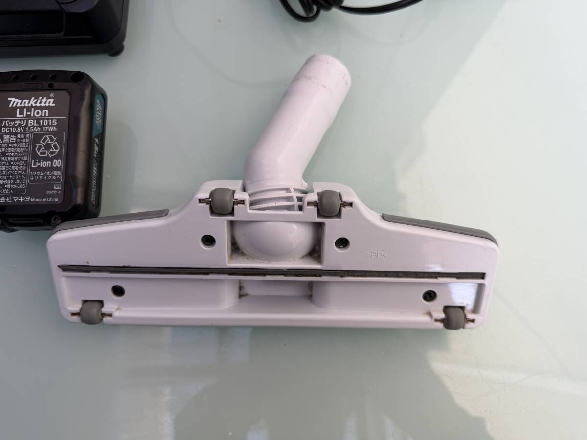 makita マキタ 充電式クリーナ CL107FD （バッテリー・充電器付き）】動作確認品 _画像5