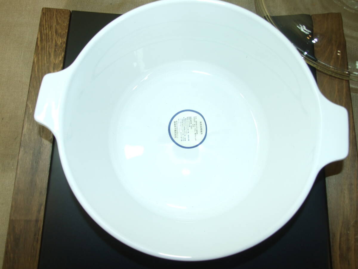 【難あり】未使用品　パイロセラム　鍋　鍋敷き付き　ガラス蓋欠けあり　ホーロー　丸型鍋　約直径23㎝深さ9㎝　鍋敷き34×29㎝　_画像4