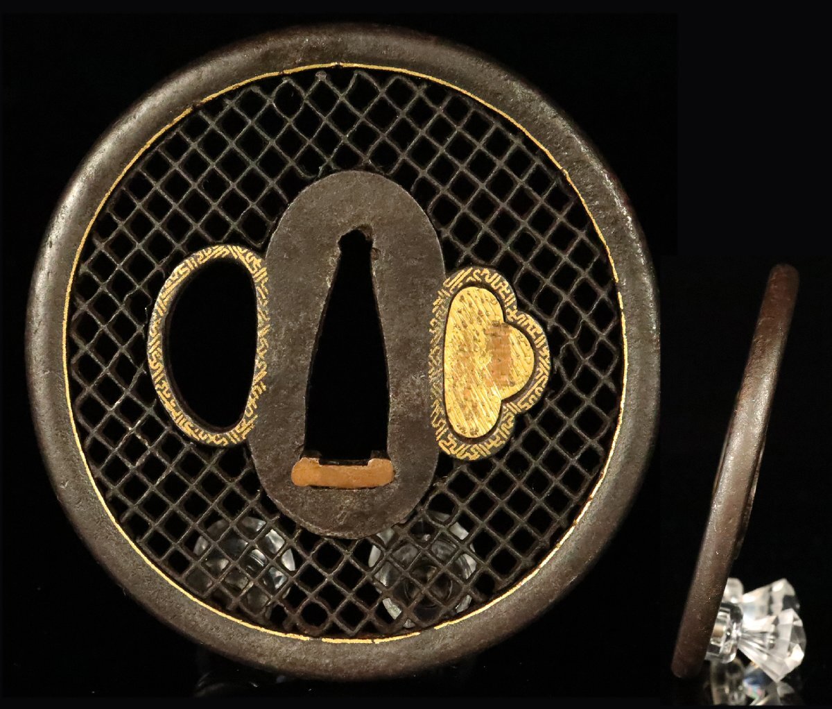 [ASAHI] -слойный давление металлический земля первоклассный маленький . сеть глаз ... круг форма гарда меча сеть глаз . движение.. золотой .. Edo период 7.5cm. после гарда меча столица . меч принадлежности [710251tp]