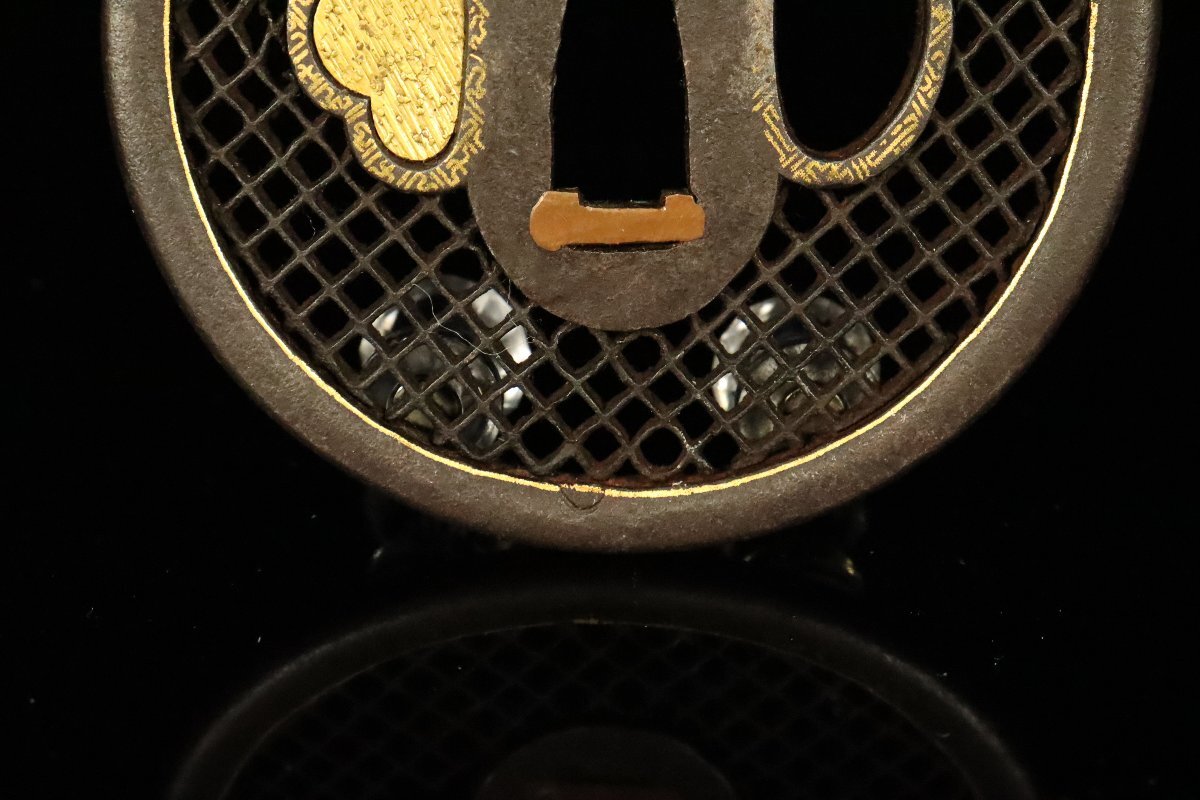 [ASAHI] -слойный давление металлический земля первоклассный маленький . сеть глаз ... круг форма гарда меча сеть глаз . движение.. золотой .. Edo период 7.5cm. после гарда меча столица . меч принадлежности [710251tp]