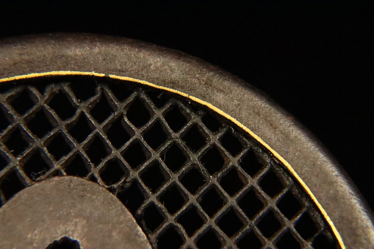 [ASAHI] -слойный давление металлический земля первоклассный маленький . сеть глаз ... круг форма гарда меча сеть глаз . движение.. золотой .. Edo период 7.5cm. после гарда меча столица . меч принадлежности [710251tp]