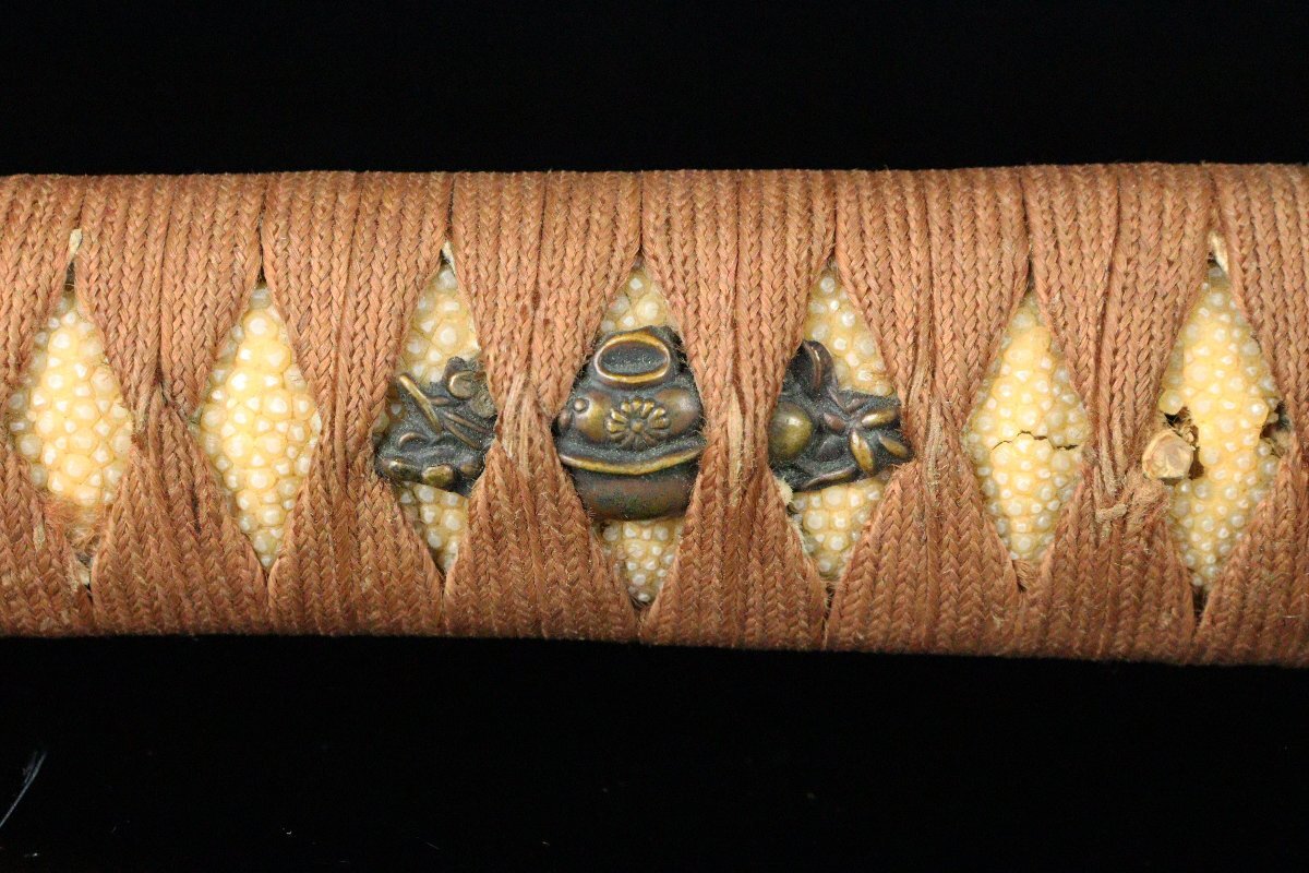 [ASAHI] времена доспехи короткий меч . чёрный краска ножны . кожаная оплетка рисунок золотой ... голова глаз . металлический земля ... гарда меча реквизит меч принадлежности [71182qp]