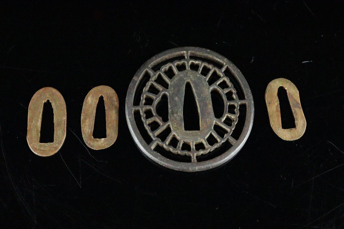 [ASAHI] времена доспехи короткий меч . чёрный краска ножны . кожаная оплетка рисунок золотой ... голова глаз . металлический земля ... гарда меча реквизит меч принадлежности [71182qp]