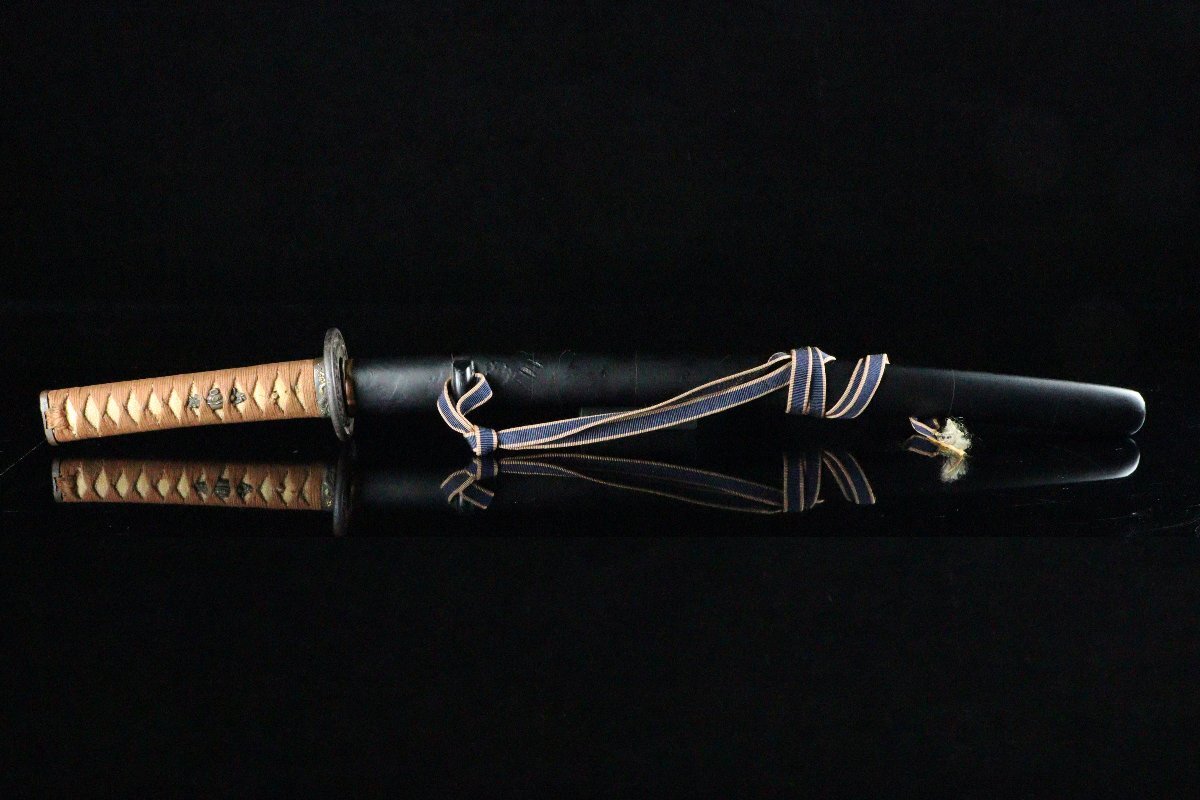 [ASAHI] времена доспехи короткий меч . чёрный краска ножны . кожаная оплетка рисунок золотой ... голова глаз . металлический земля ... гарда меча реквизит меч принадлежности [71182qp]