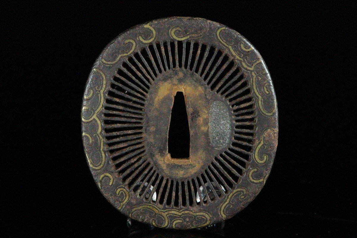 [ASAHI] времена доспехи короткий меч экстерьер металлический земля . голова . кожаная оплетка рисунок глаз . flat дешево замок ..... круг форма гарда меча чёрный краска ножны шедевр реквизит имеется .[71184wt]