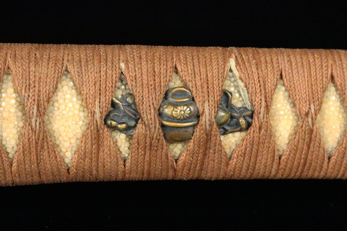 [ASAHI] времена доспехи короткий меч . чёрный краска ножны . кожаная оплетка рисунок золотой ... голова глаз . металлический земля ... гарда меча реквизит меч принадлежности [71182qp]