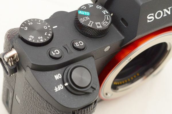 * первоклассный прекрасный товар * Sony Sony α7II корпус ILCE-7M2 оригинальная коробка принадлежности Shot число всего лишь 2,500 листов передний и задний (до и после)! #25110702