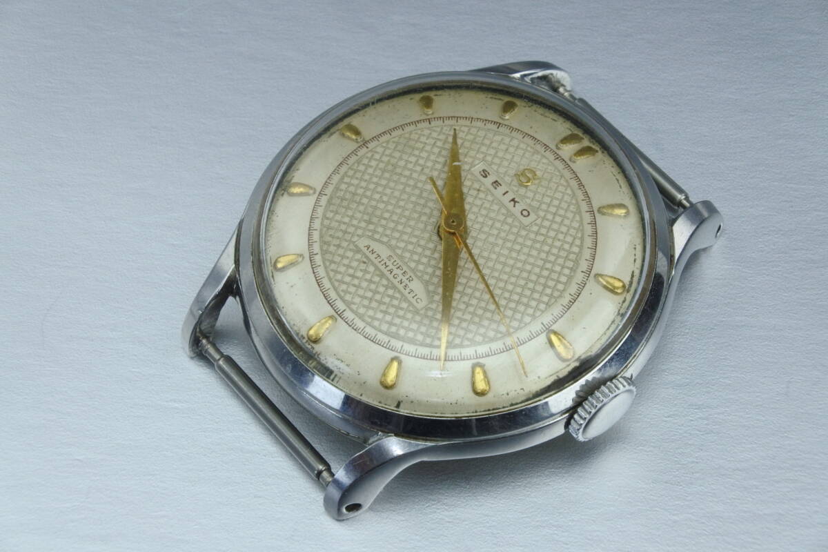 赤機械当時高級機☆1956年製　　SEIKO （SEIKOSHA）SUPER１５石　変わり文字盤　赤機械　手巻紳士腕時計　不動品　OH必要_画像1