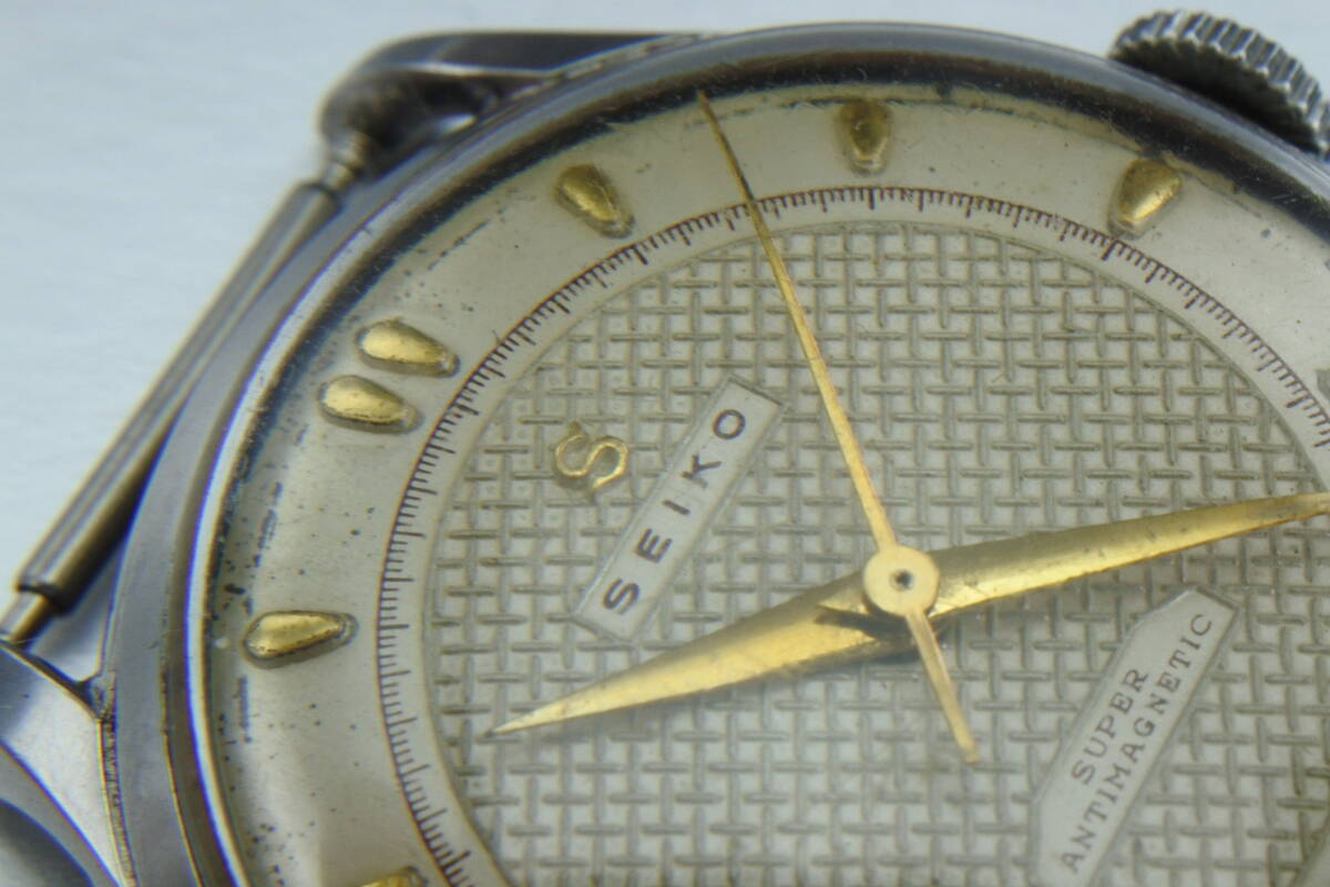 赤機械当時高級機☆1956年製　　SEIKO （SEIKOSHA）SUPER１５石　変わり文字盤　赤機械　手巻紳士腕時計　不動品　OH必要_画像8