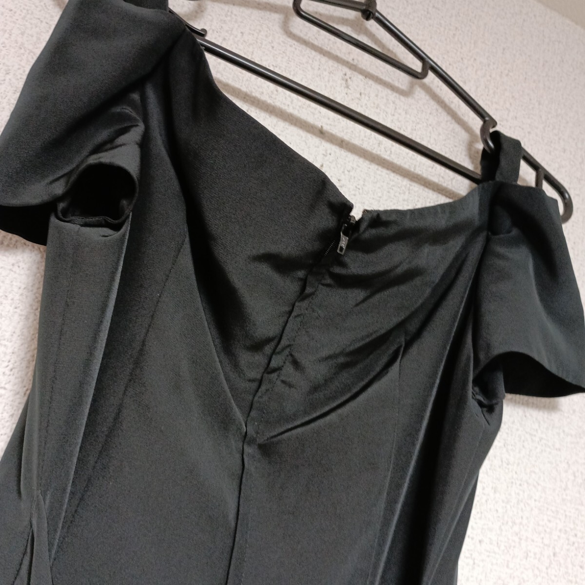 美品☆DressBlack☆オフショルダーデザインロングワンピース ブラック 黒 BLK ワンショルダー ブラック系_画像6