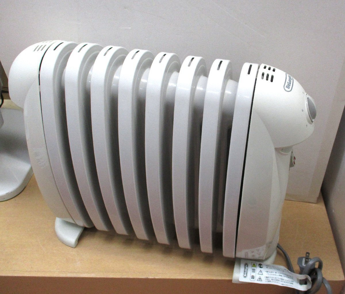 オイルヒーター デロンギ TRN0808J 暖房器具 幅46.5ｘ奥行17.5ｘ高さ38cm 中古 101799 ☆_画像2