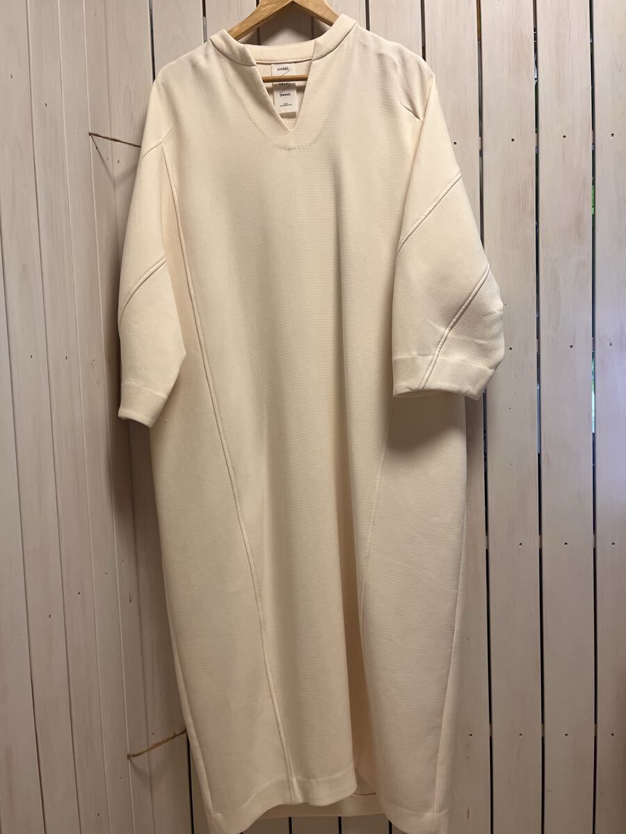 SNIDEL（スナイデル）★長袖ロング丈ワンピース　薄いクリーム色（白系）ビックサイズ？　１サイズ_画像1